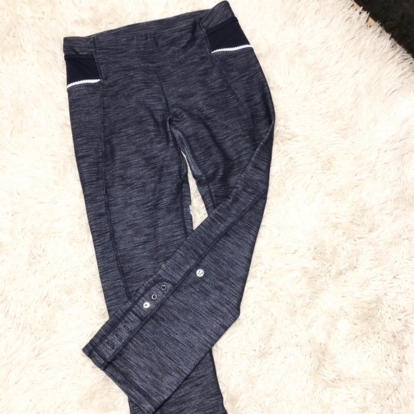 lululemon athletica Pants - Like NEW! LuluLemon Athletica Navy Leggings Size 6